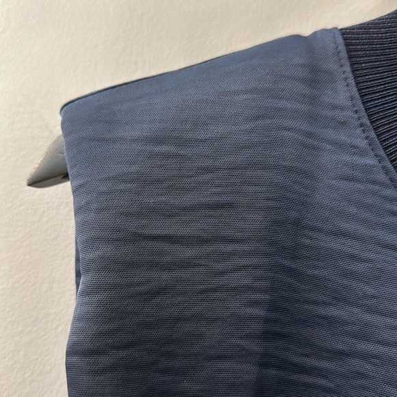 Slightly padded blouson top - Picture 3 of 4